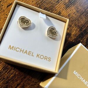 ⚡️BNIB Michael Kors Heart Golden Earrings